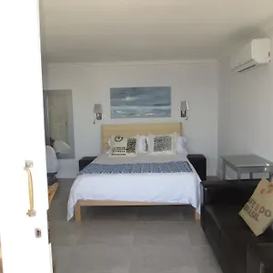 https://camps-bay-studio-guesthouse-studio.hotels-capetown.com